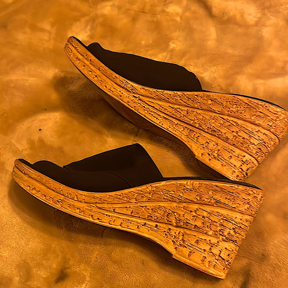 Stylish, black wedges, small heel fabric top